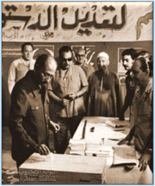 السادات يُدلي بصوته في استفتاء تعديل الدستور 1980