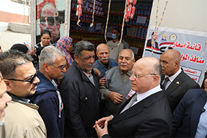 جولة مفاجئة لـ محافظ القاهرة بمنافذ 