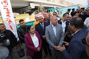 محافظ القاهرة يتفقد سوق اليوم الواحد بحي عين شمس