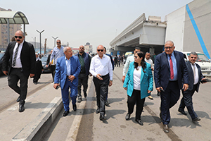 محافظ القاهرة يتفقد المنطقة المحيطة بموقف السلام لمتابعة إعادة الانضباط